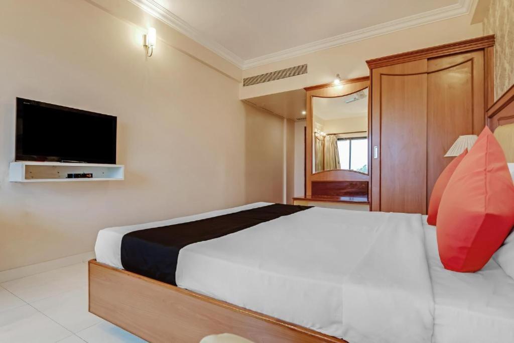 Hotel Devi Tower Salem Bagian luar foto